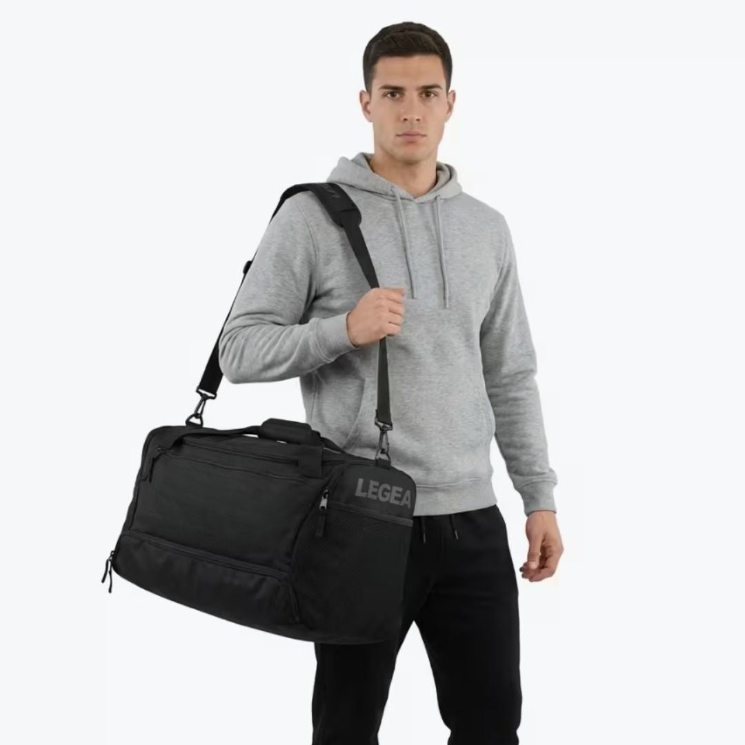 legea-vulcano-borsa-palestra-nera-50x28x34-cm image 1