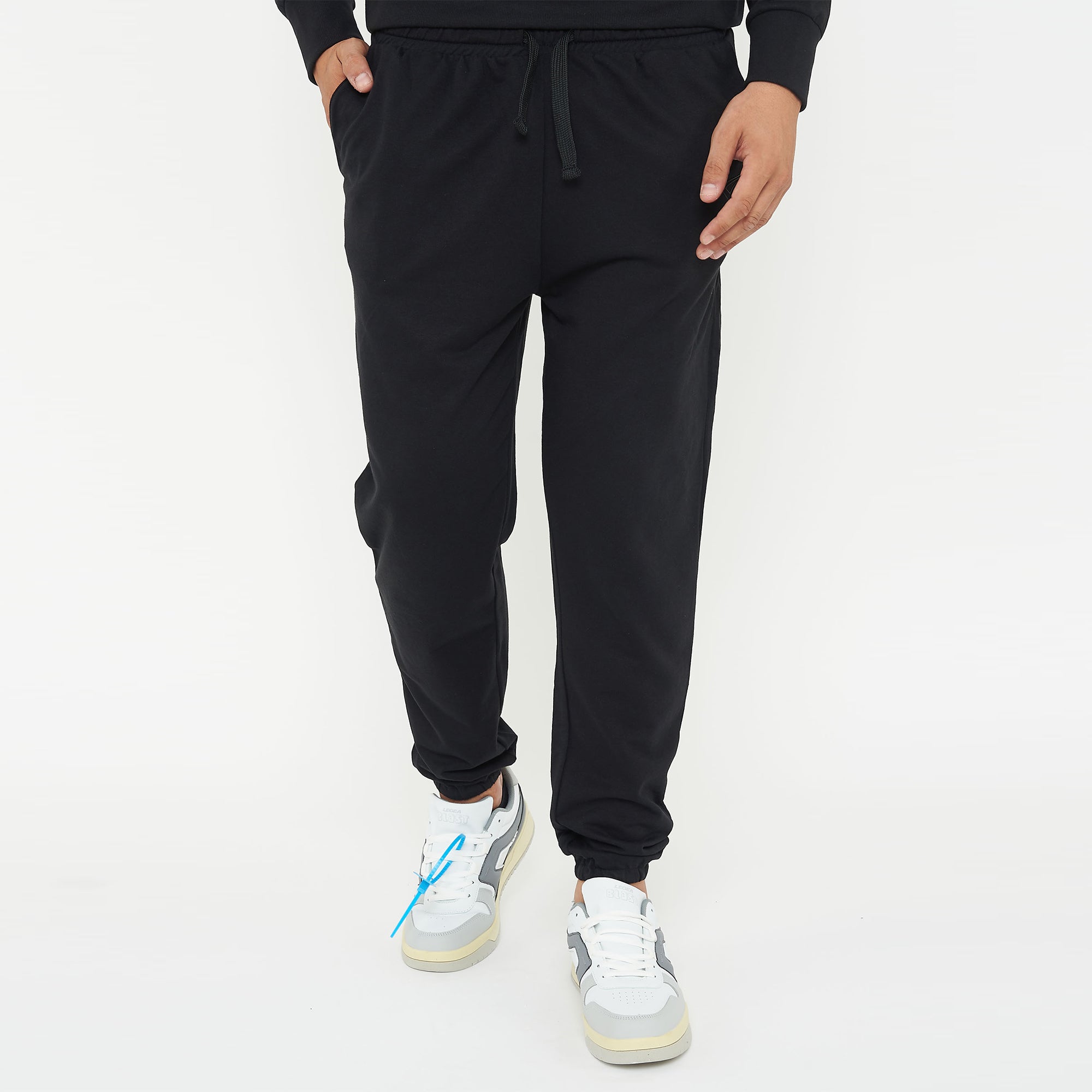 legea-f-balloon-pantaloni-sportivi-con-molla-sul-fondo-nero-2xl image 1